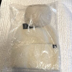 White Knit Winter Pom-Pom Beanie Size one size
